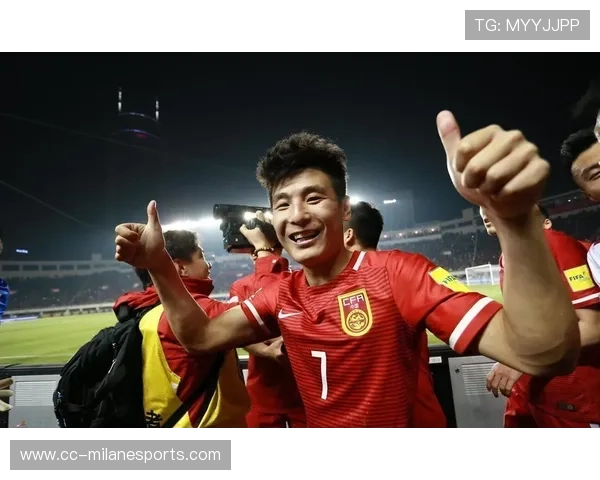 足球明星风采尽显，足坛传奇人物精彩瞬间回顾与荣耀时刻展示